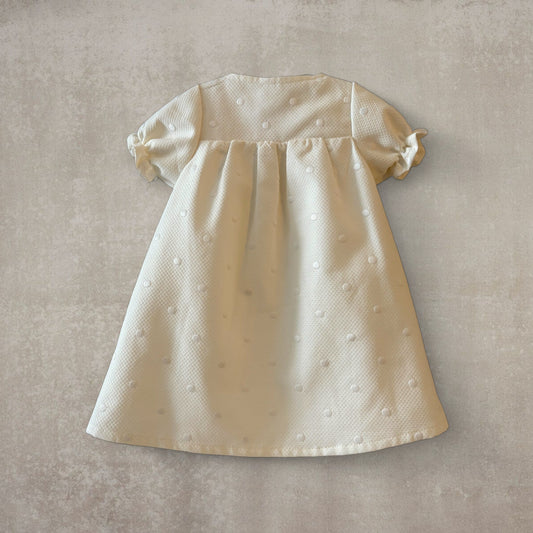 Vestido largo en piqué beige con motas