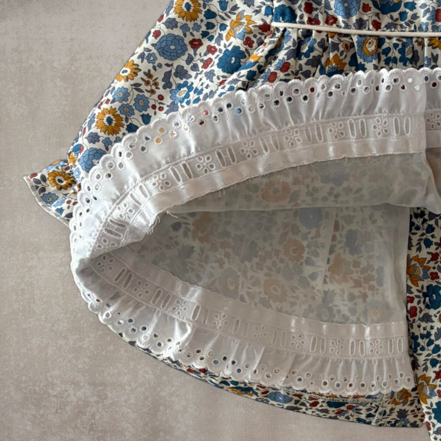 Conjunto 2 Piezas: Vestido Floral y Cubrepañal - 100% Algodón