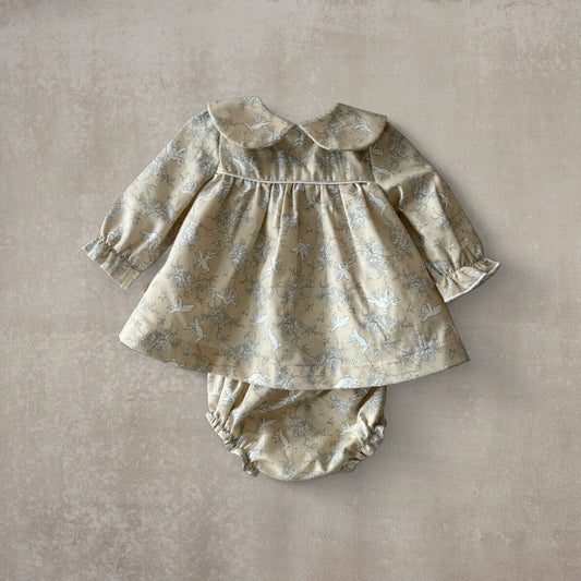 Vestido manga larga y braguita a juego. Angelitos y flores