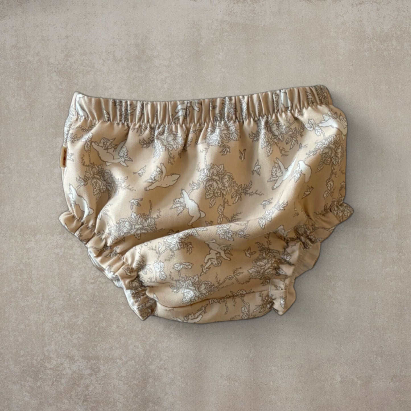 Vestido manga larga y braguita a juego. Angelitos y flores