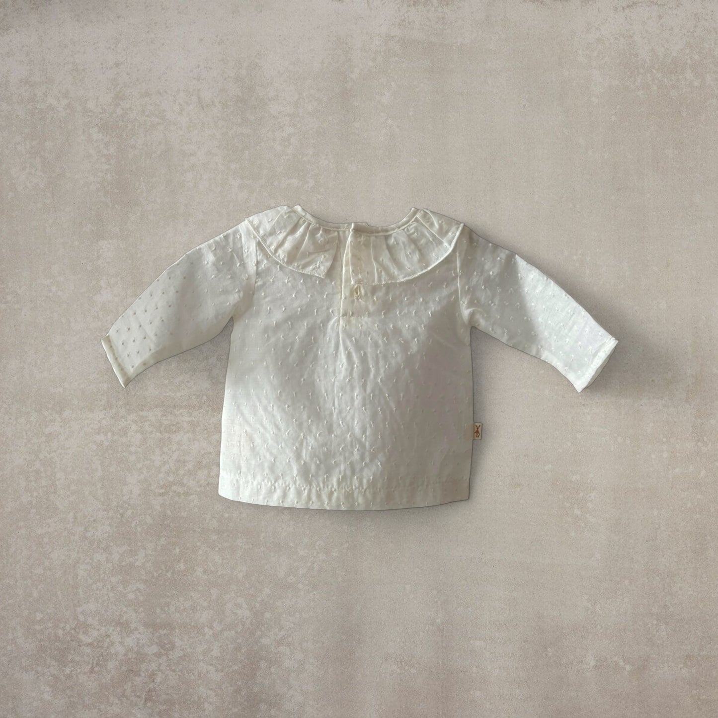 Camisa de Muselina Plumeti con Cuello Volante (Gola)