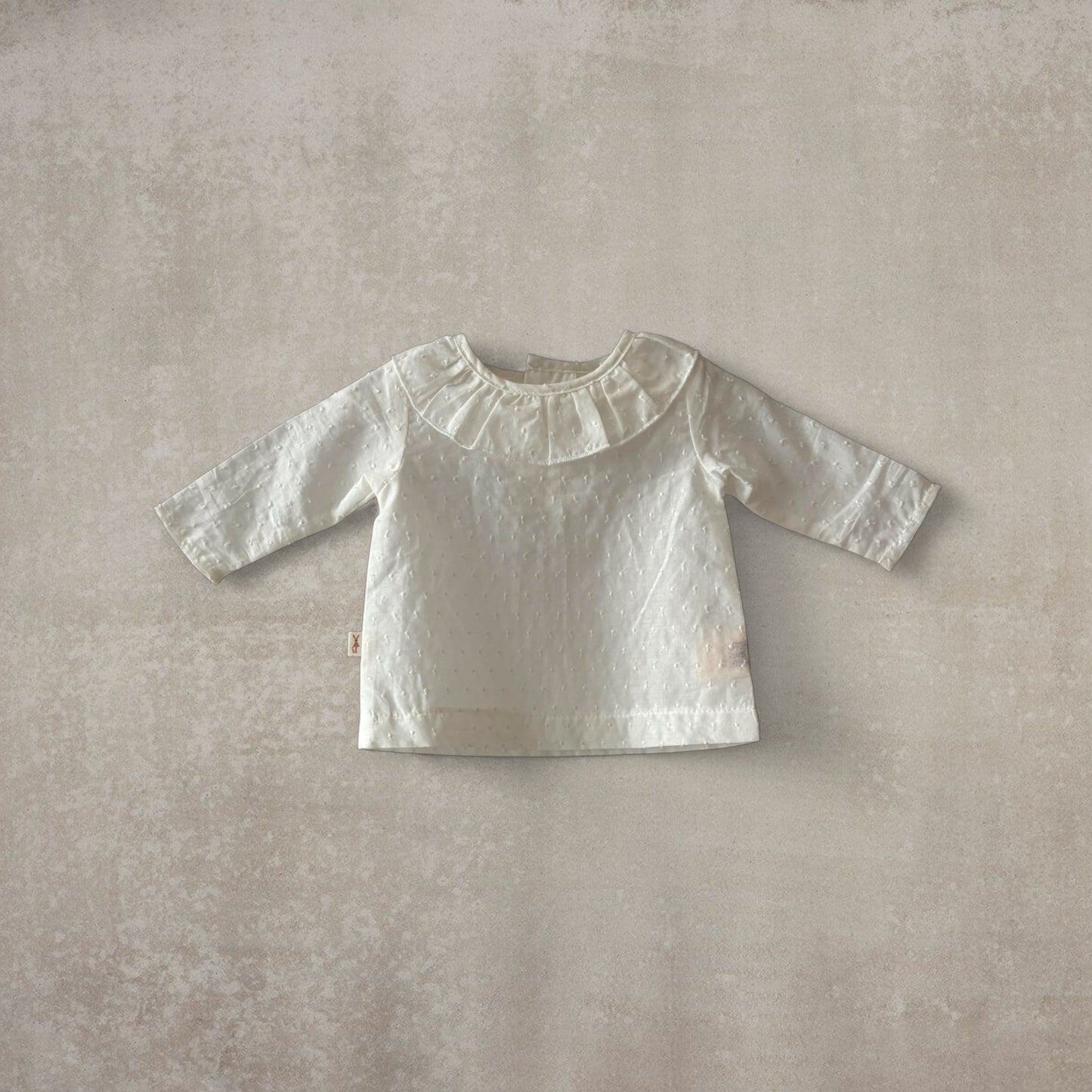 Camisa de Muselina Plumeti con Cuello Volante (Gola)