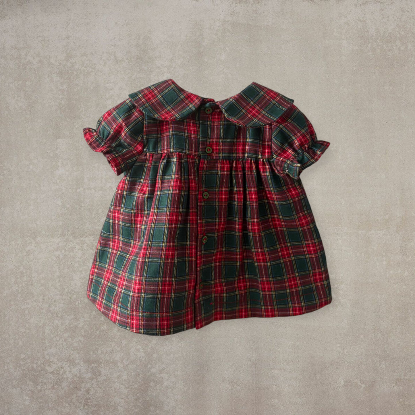 Vestido corto y braguita a juego. Cuadritos verdes y rojos