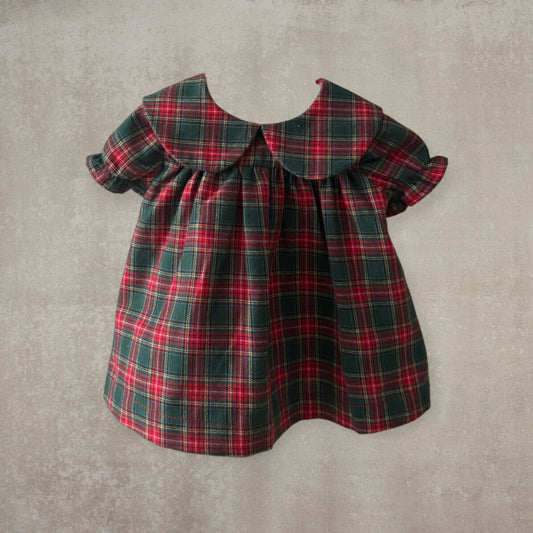 Vestido corto y braguita a juego. Cuadritos verdes y rojos