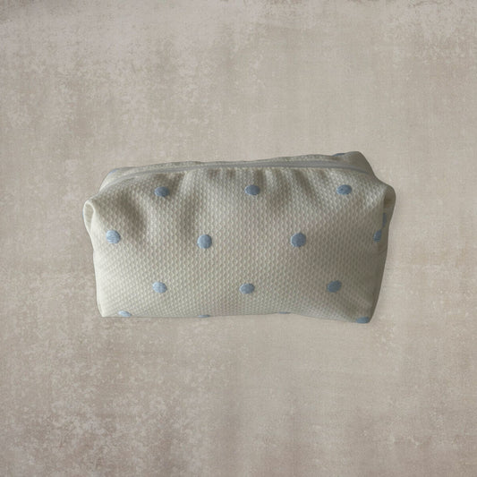 Neceser de aseo acolchado con estampado de motas azules