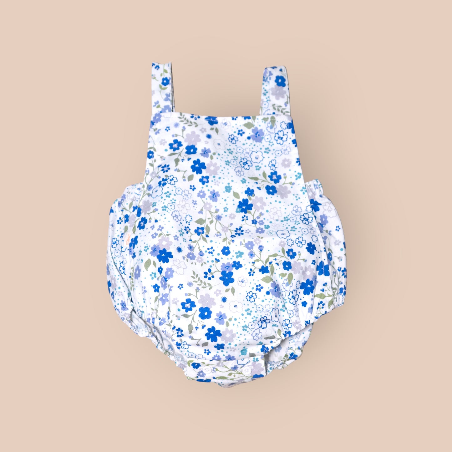 Ranita con tirantes y florecillas azules