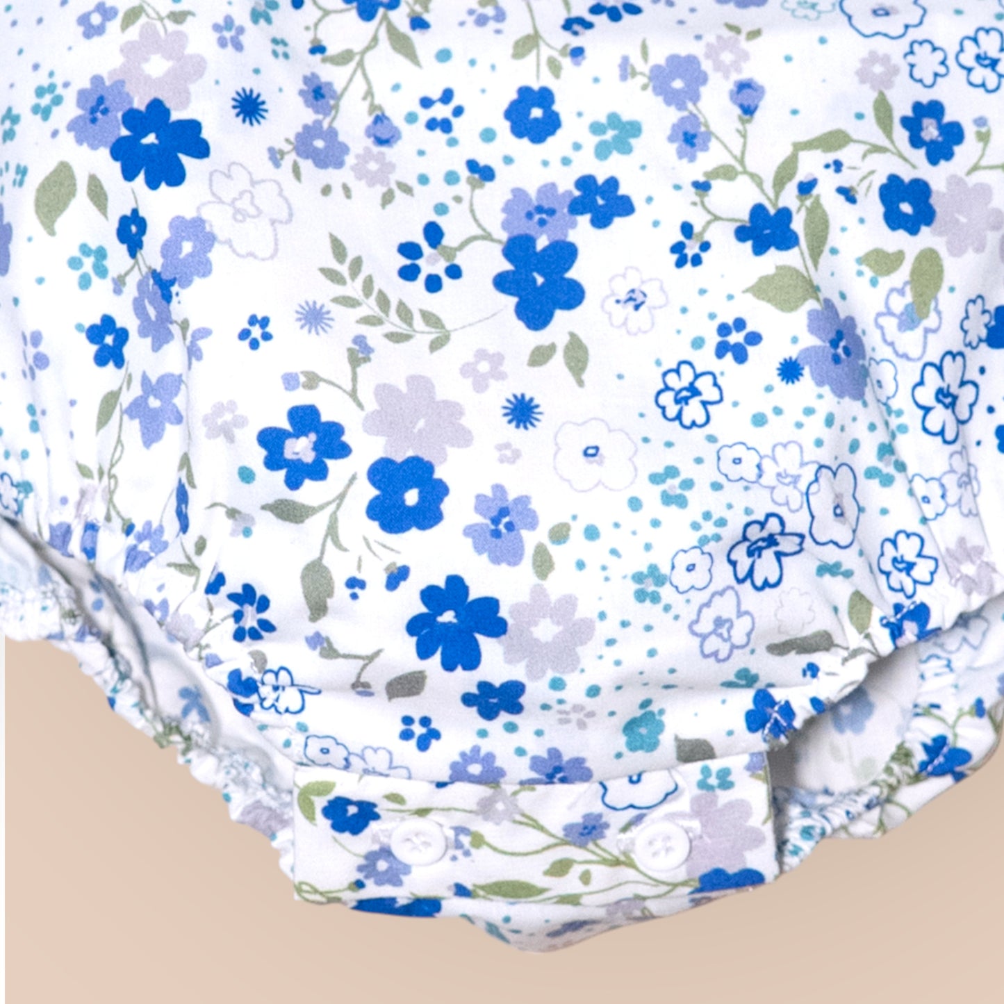 Ranita con tirantes y florecillas azules