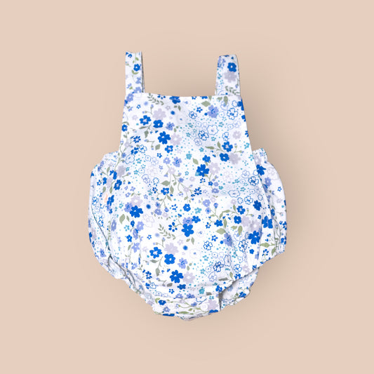 Ranita con tirantes y florecillas azules