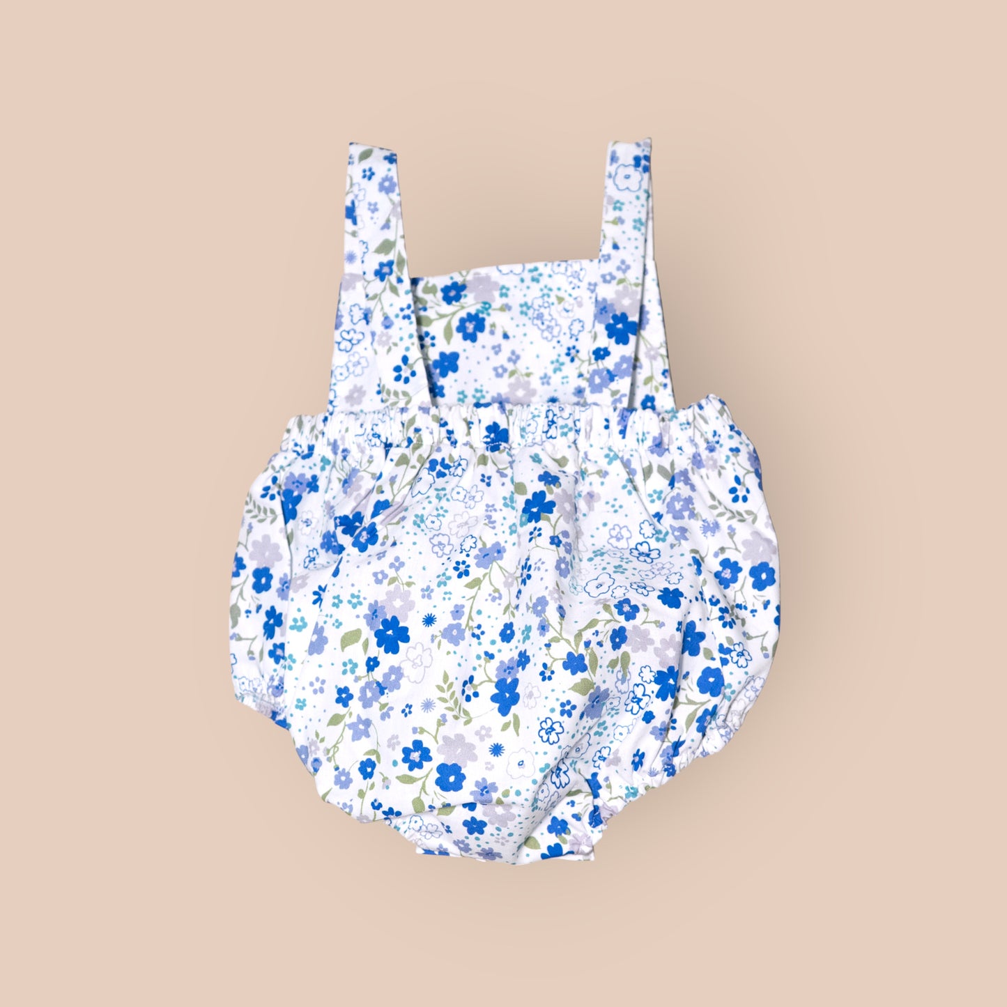 Ranita con tirantes y florecillas azules